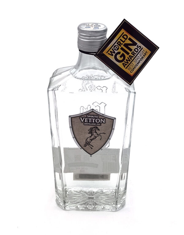 1777484624689 - El Gourmext de Casa Chino Clear gin bottle from Vetton Distilling Co. with a World Gin Awards tag attached to the neck.
