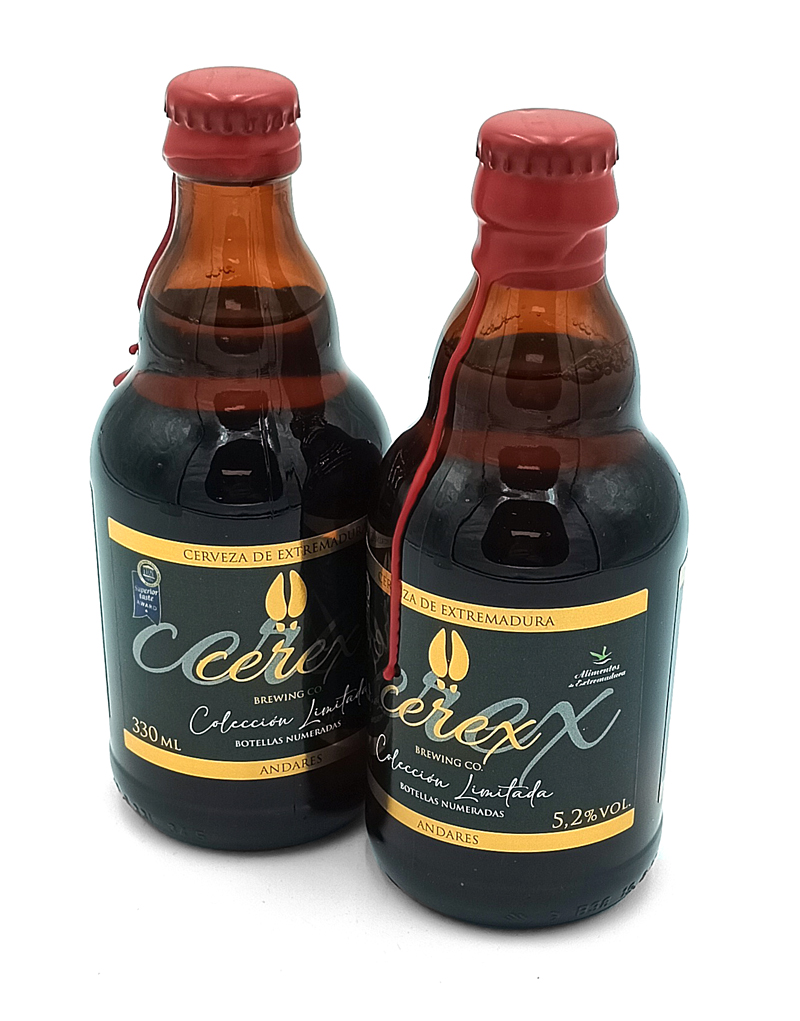 1777484624768 - El Gourmext de Casa Chino Two brown glass beer bottles with red caps side by side, labeled Cerex beer (330 ml) from Extremadura, 5.2% ABV on a white background.