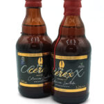 1777484624783 - El Gourmext de Casa Chino Two small brown beer bottles with red caps, labeled Cerveza de Extremadura, dark green and gold labels (330 ml).