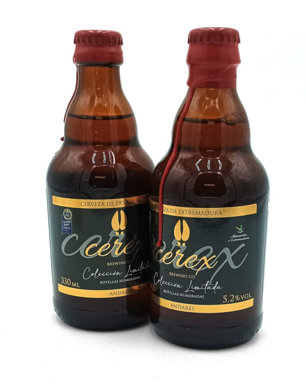 1777484624783 - El Gourmext de Casa Chino Two small brown beer bottles with red caps, labeled Cerveza de Extremadura, dark green and gold labels (330 ml).