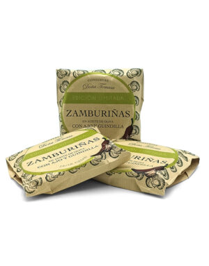 Pack of three Zamburiñas tins wrapped in beige paper with green labels, classic olive oil with guindilla flavor (limited edition).
