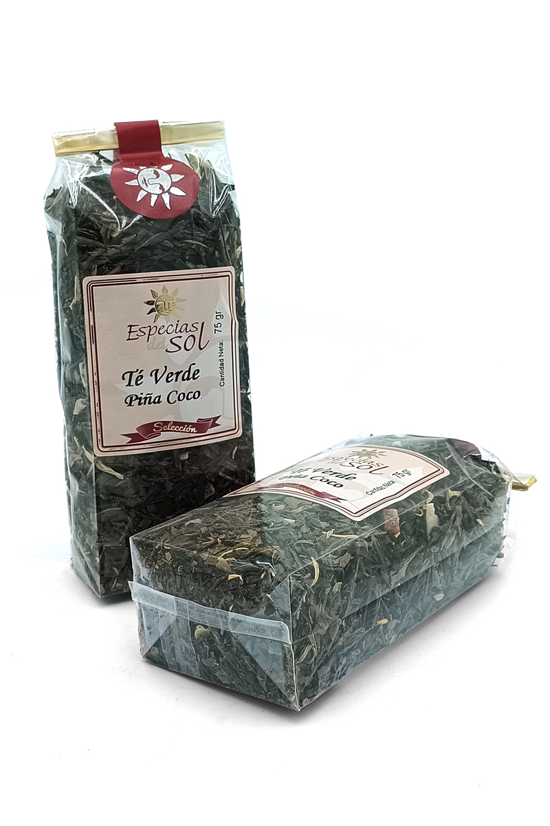 1776794963571 - El Gourmext de Casa Chino Two packaged tea bags of Especias del Sol Te Verde Piña Coco, green tea with pineapple coconut scent, in clear plastic wrapping on a white background (front and side views).