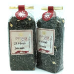 Two transparent bags of jasmine green tea with red sun seal labeled Especias del Sol, 100 g each, Jazmín Té Verde, on a white background.