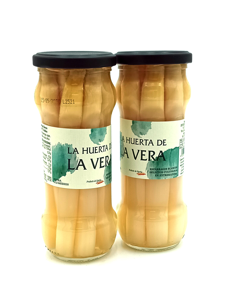 1778794818957 - El Gourmext de Casa Chino Two jars of white asparagus labeled 'La Huerta de La Vera', standing side by side with black lids on a white background.