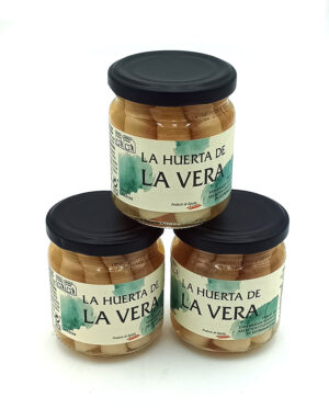 1778794819030 - El Gourmext de Casa Chino Three glass jars of La Huerta de La Vera preserves with black lids, arranged on a white background.