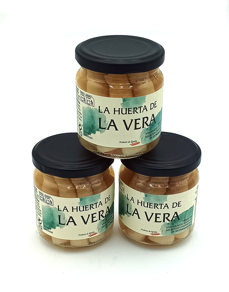 1778794819030 - El Gourmext de Casa Chino Three glass jars of La Huerta de La Vera preserves with black lids, arranged on a white background.