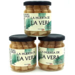 1778794819055 - El Gourmext de Casa Chino Three jars of La Huerta de La Vera pickled asparagus stacked on a white background with black lids and green labels.