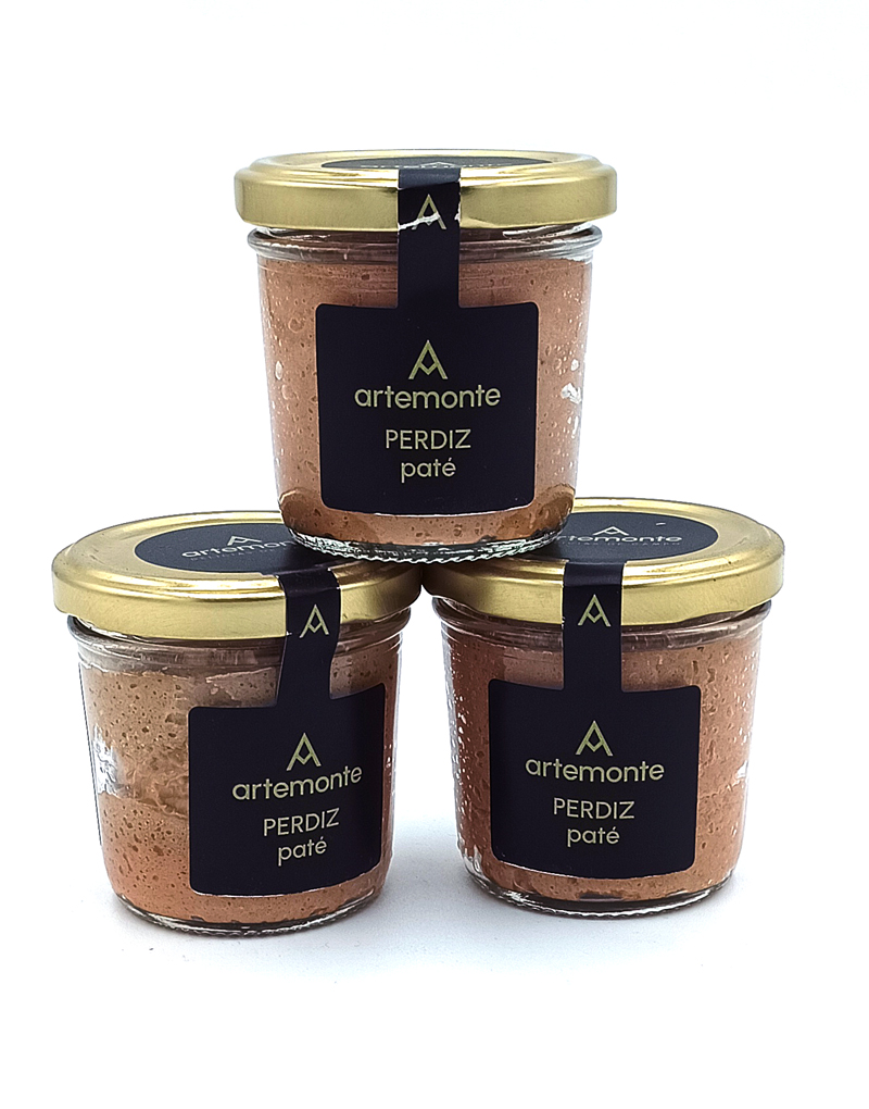 1778794819847 - El Gourmext de Casa Chino Three glass jars of perdiz pâté stacked in a pyramid, with black labels and gold lids labelled artemonte.