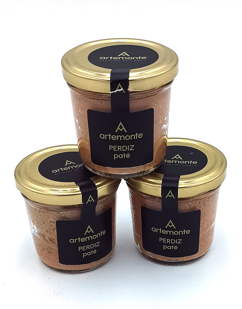 1778794819861 - El Gourmext de Casa Chino Three Artemonte perdiz pâté jars with gold lids stacked on a white background, displaying dark labels and seal.